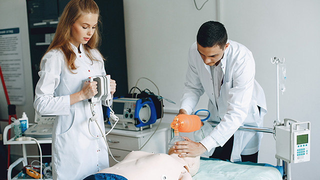 Replica entornos quirúrgicos